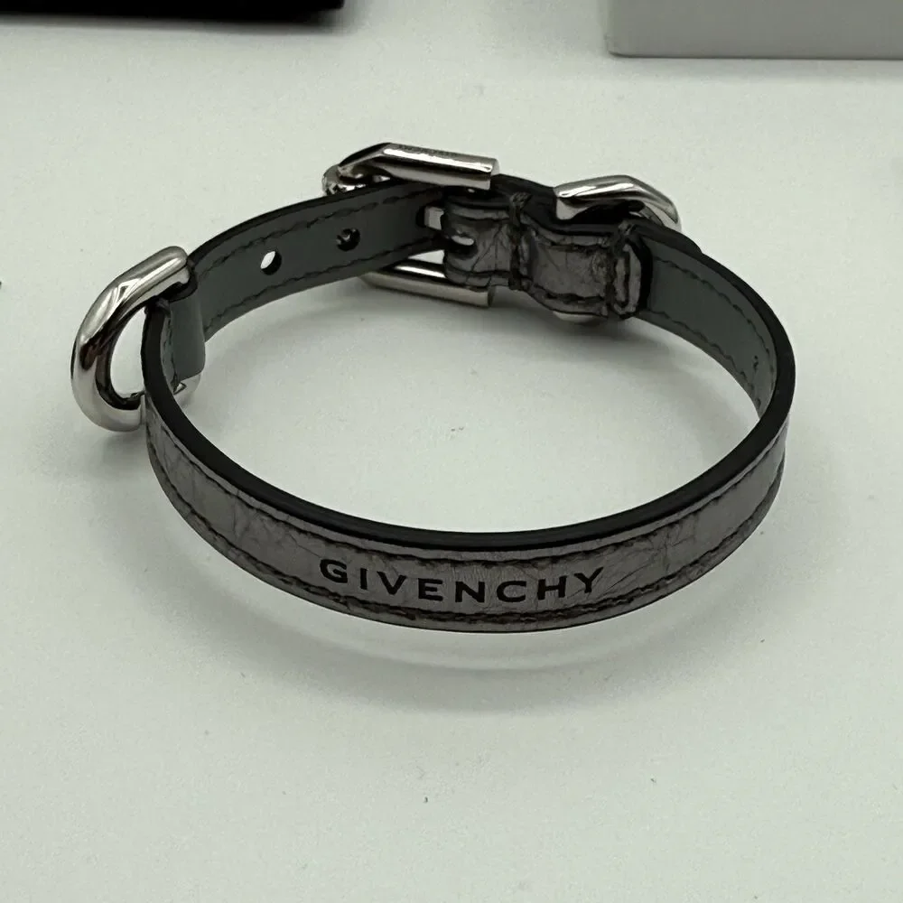 Women’s Givenchy Leather Bracelet Voyou Silvery Grey. Never Worn! Box Included!